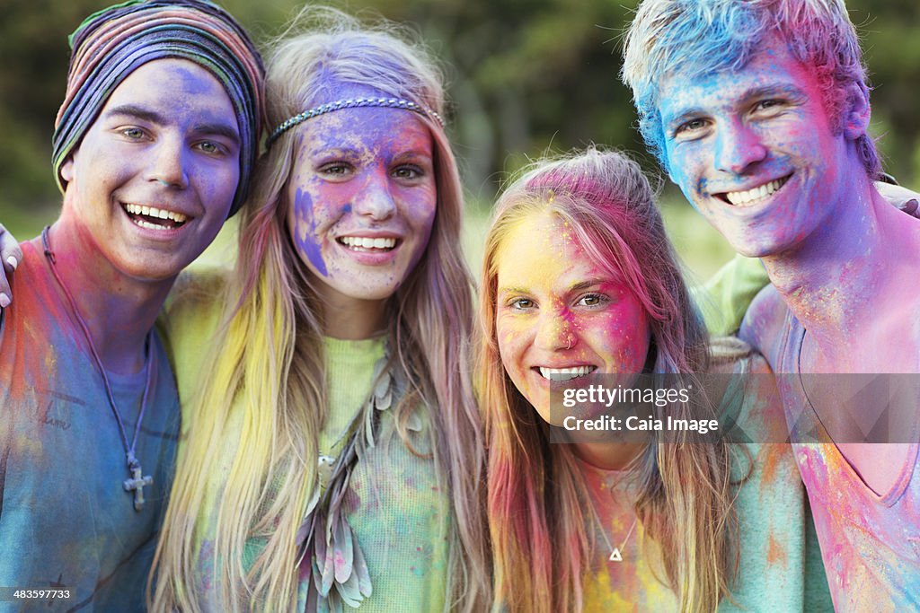 Close-up Ritratto di amici trattati in gesso-dye
