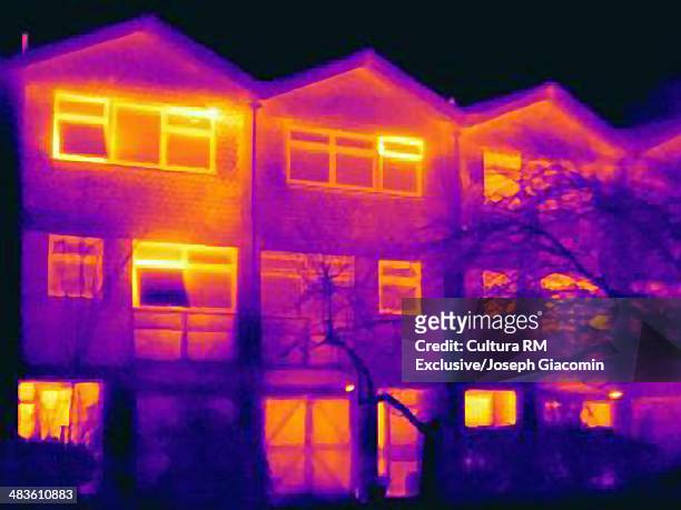 thermal image of house, showing loss of heat from open windows - 熱映像 ストックフォトと画像