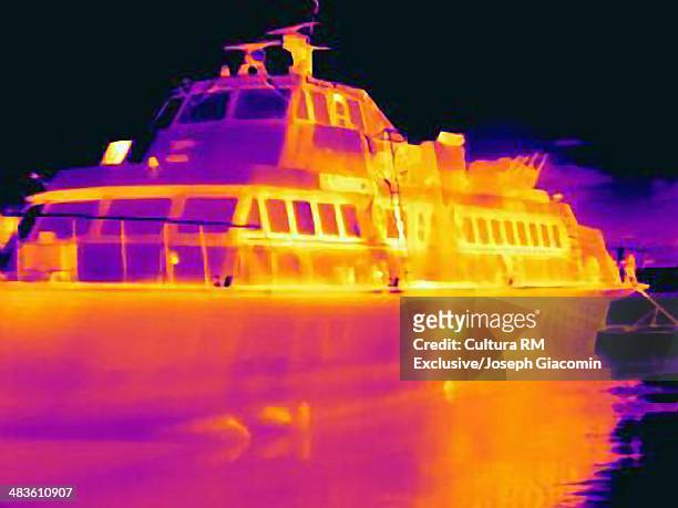 thermal image of ship in harbor, trapani, sicily, italy - glow rm fotografías e imágenes de stock