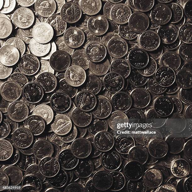 canadian nickels - canadese valuta stockfoto's en -beelden