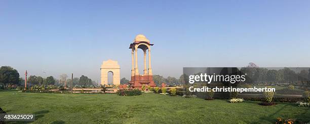 india, new delhi, view of war memorial called india gate - india gate 個照片及圖片檔