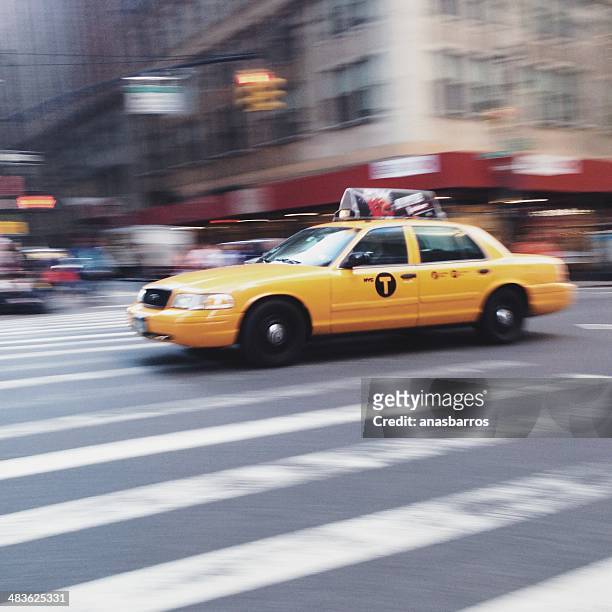 usa, new york state, new york city, yellow cab on street - taxi amarillo fotografías e imágenes de stock