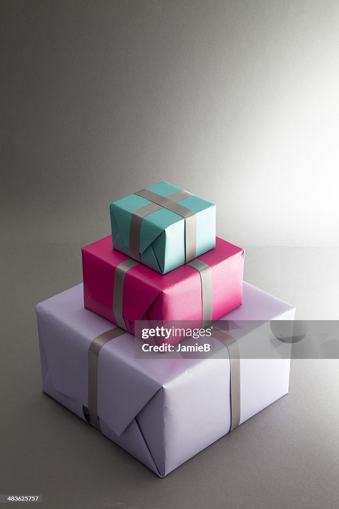 Tres envueltos regalos
