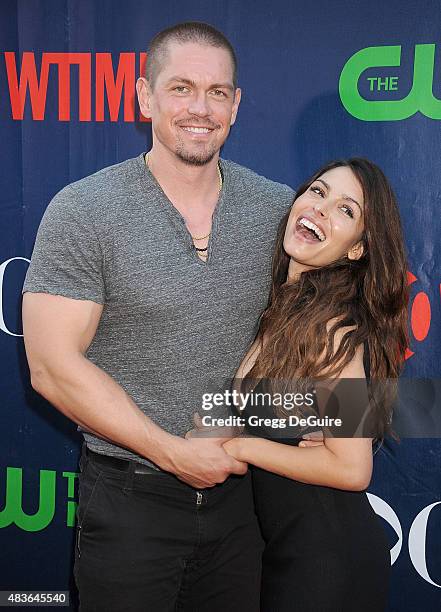 Actors Sarah Shahi and Steve Howey arrive at the CBS, CW And Showtime 2015 Summer TCA Party at Pacific Design Center on August 10, 2015 in West...