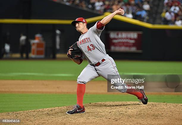 Manny Parra of the Cincinnati Reds delivers a pitch against the Arizona Diamondbacks at Chase Field on August 9, 2015 in Phoenix, Arizona.