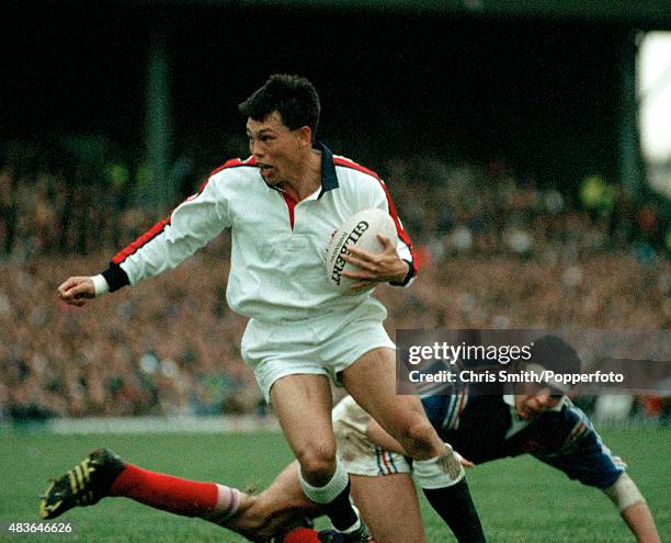 Rory Underwood of England in action during the Rugby Union International between England and France at Twickenham in London on 16th January 1993....