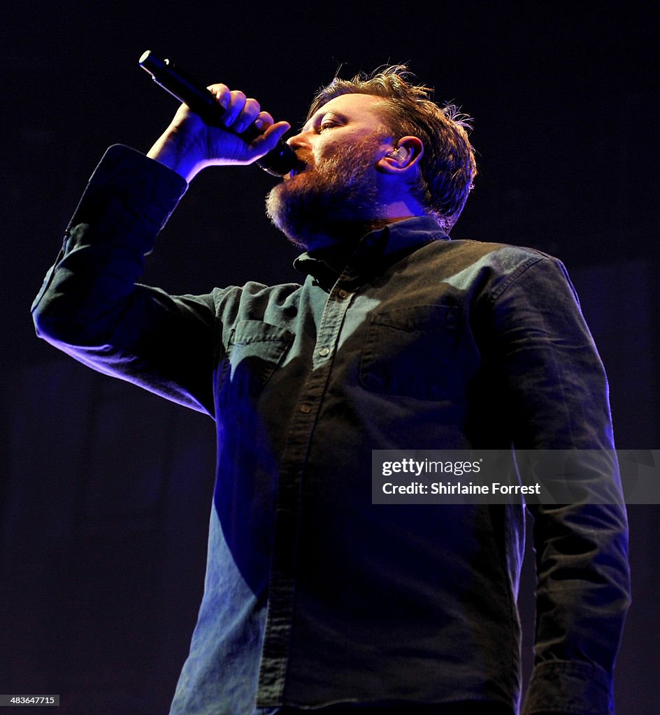 Elbow Perform At The Phones 4U Arena, Manchester
