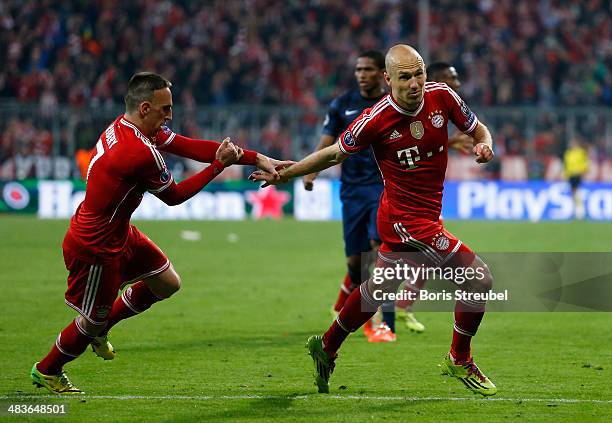 Robben And Ribery 63 Arjen Robben Goal Man Utd Stock Photos, High-Res Pictures, and ...