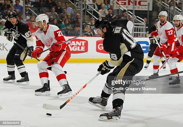James Neal of the Pittsburgh Penguins shoots and scores in front of Brian Lashoff of the Detroit Red Wings on April 9, 2014 at Consol Energy Center...