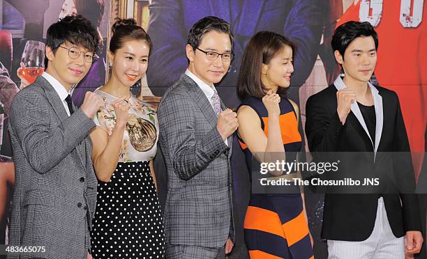 Um Ki-Joon, Han Eun-Jung, Jung Bo-Suck, Lee Si-Young and Kim Kang-Woo attend the KBS 2TV drama 'Golden Cross' press conference at 63 Square on April...