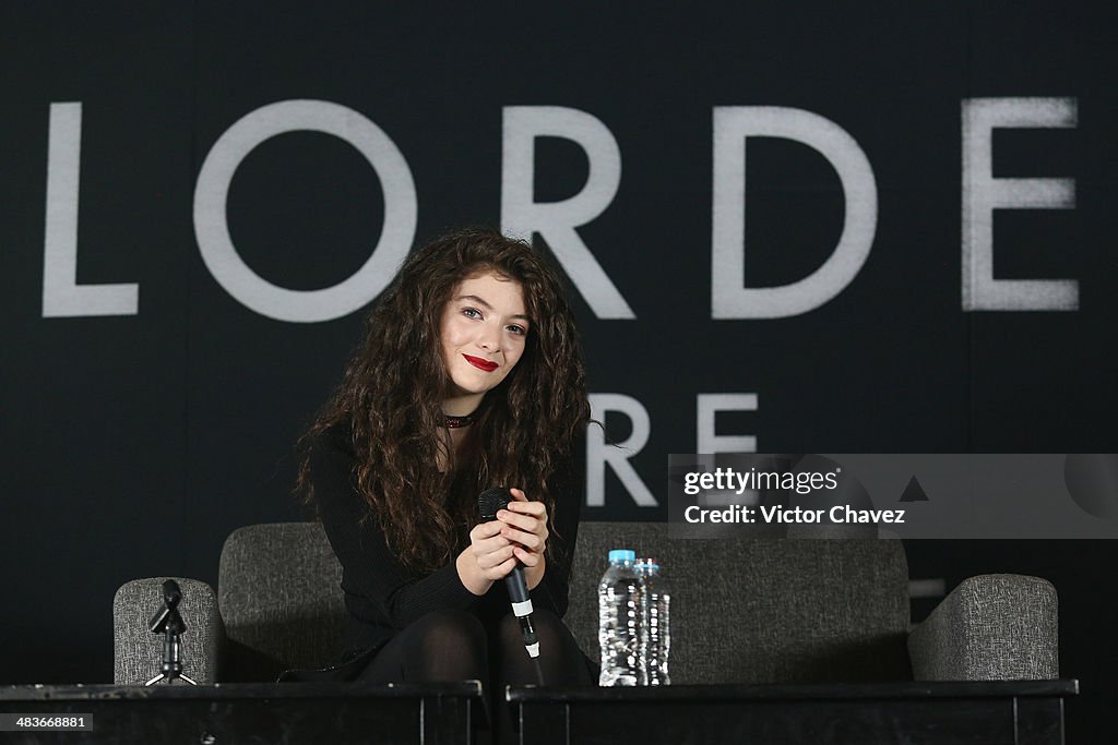 Lorde Promotes Her New Album "Pure Heroine" - Press Conference