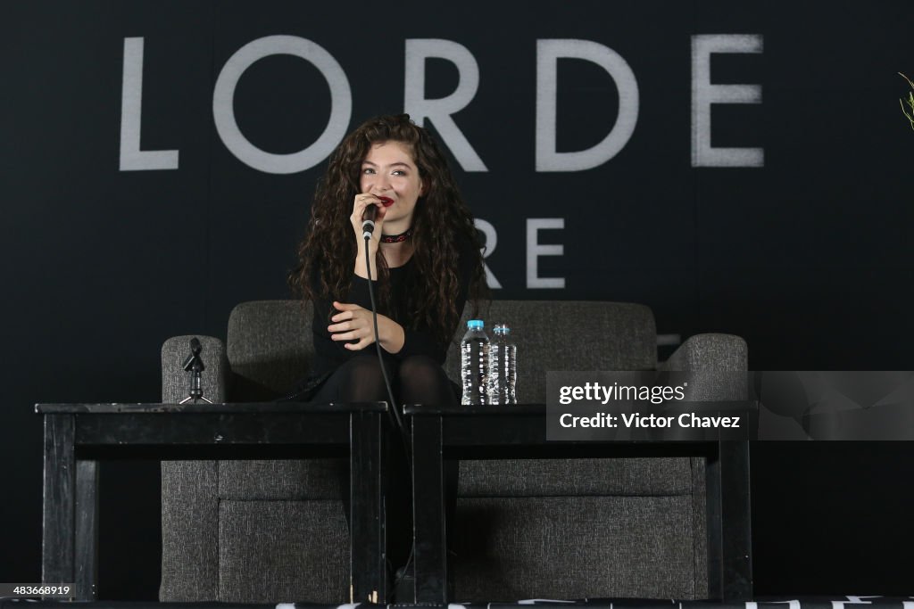 Lorde Promotes Her New Album "Pure Heroine" - Press Conference