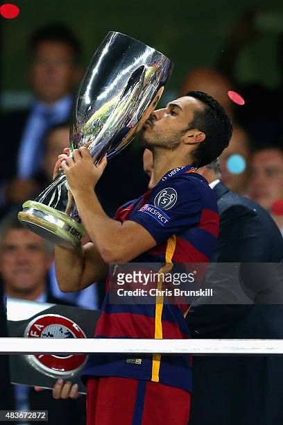 Pedro of Barcelona kisses the UEFA Cup trophy as Barcelona celebrate victoy during the UEFA Super Cup between Barcelona and Sevilla FC at Dinamo...