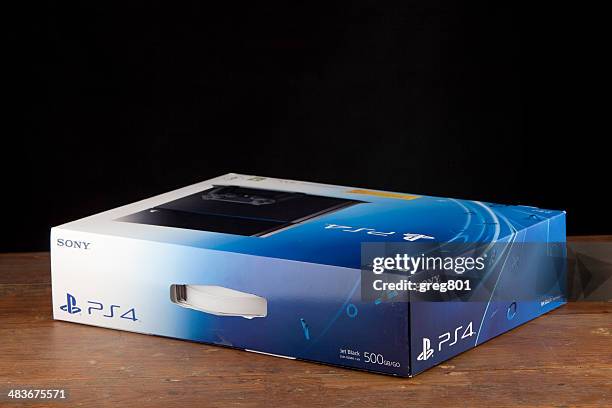 Ps4 Controller Boxed Many Playstation Controller Table Photos and Premium High Res Pictures ...