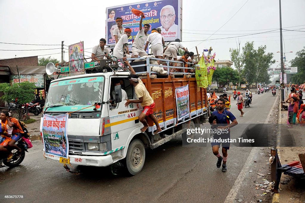 Kanwar Yatris On The Eve Of Shivratri