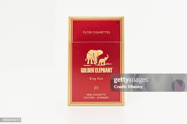 golden elephant paquete de cigarrillos, myanmar asia - paquete de cigarrillos fotografías e imágenes de stock