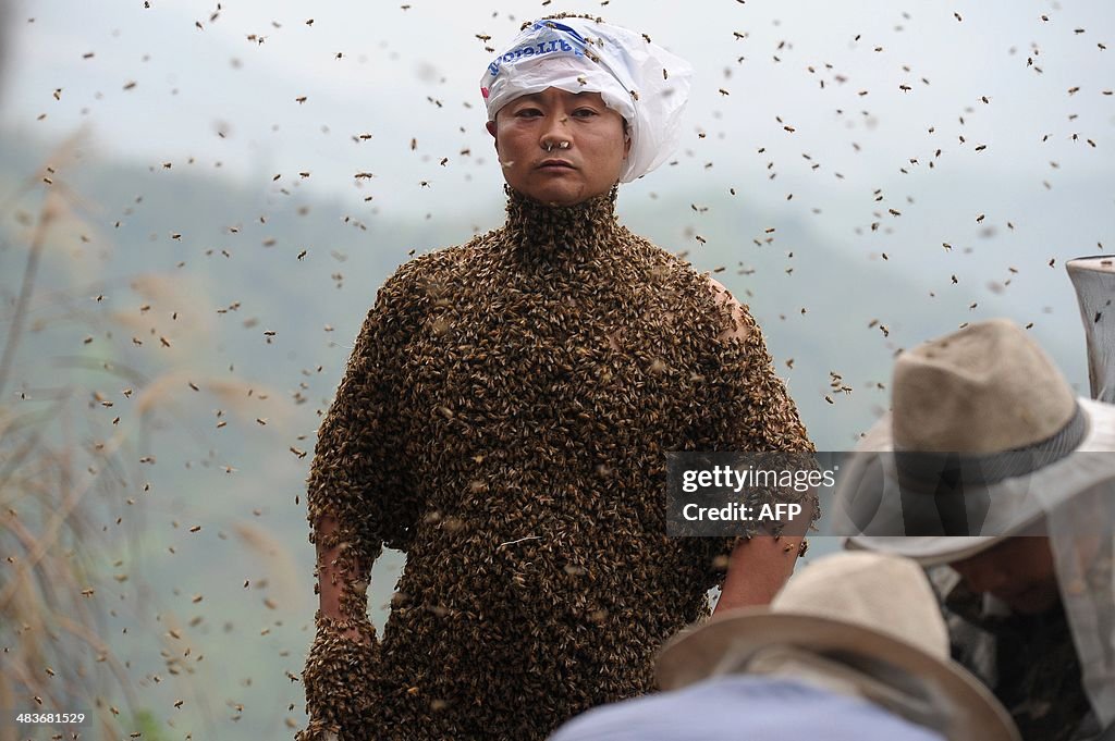CHINA-PEOPLE-BEE WEARING