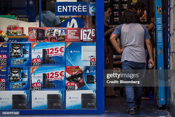 Console Store 100 Toulouse Game Show Stock Photos, High-Res Pictures, and Images ...