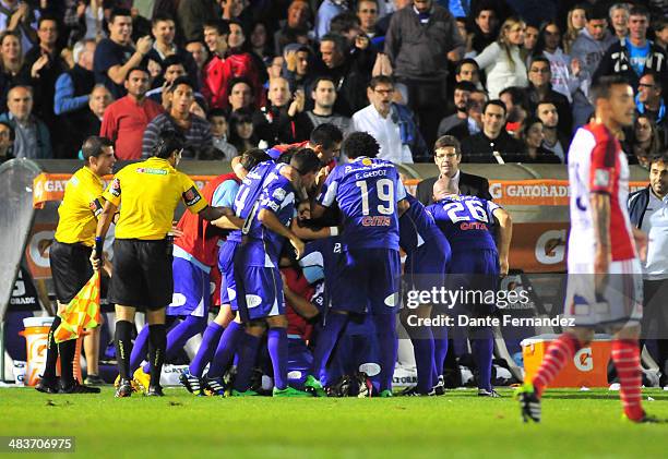 Matias Alonso of Defensor Sporting celebrates a scored goal with teammates during a match between Defensor Sporting and U de Chile as part of the Cup...