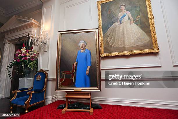Elidabeth Official Portrait Queen Elizabeth Ii Photos and Premium High Res ...