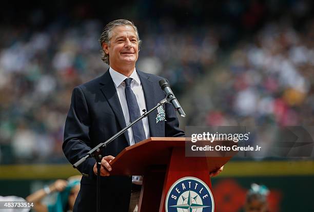 Former Seattle Mariners pitcher Jamie Moyer speaks to the crowd during ceremonies inducting him into the Seattle Mariners' Hall of Fame prior to the...