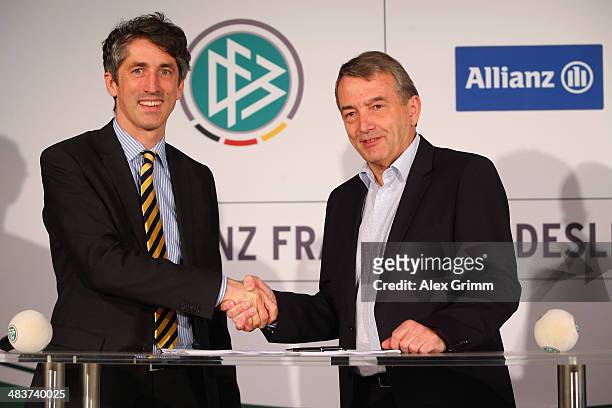 Bernd Heinemann board member of Allianz Germany and head of market management, and DFB President Wolfgang Niersbach shake hands after signing a...