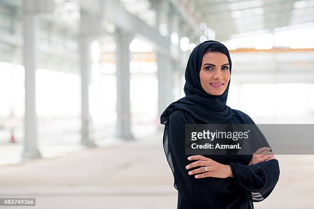confiante emiradens'empresária - emiratos árabes unidos - fotografias e filmes do acervo