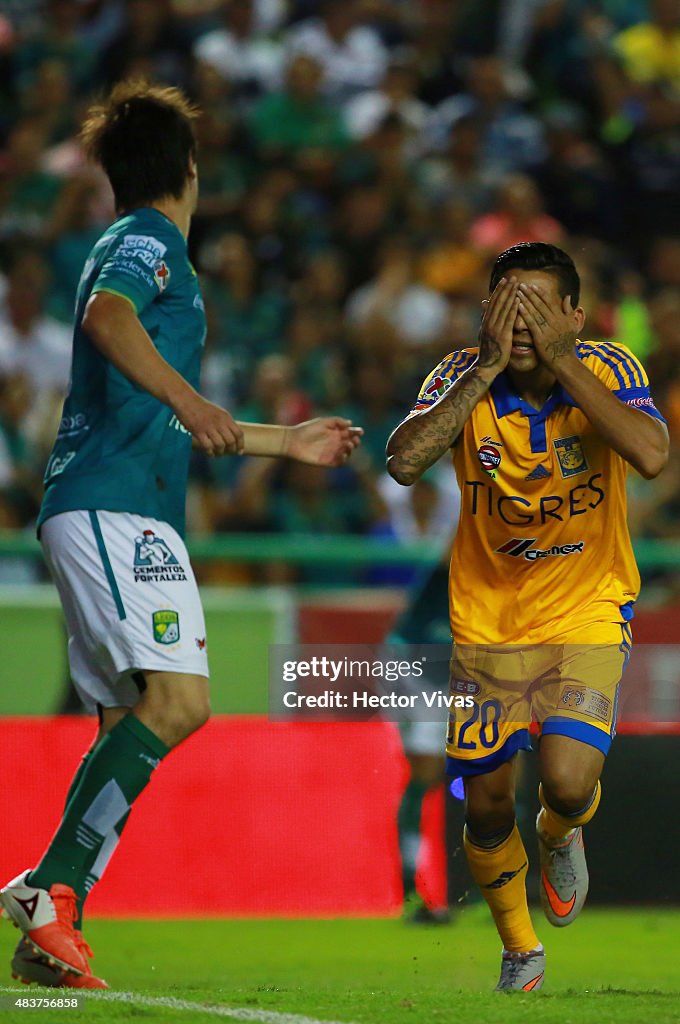 Leon v Tigres UANL - Apertura 2015 Liga MX