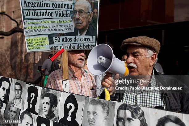 Protesters shout slogans after an extradition hearing for former police inspector during Franco regime Juan Antonio Gonzalez Pacheco, alias 'Billy el...