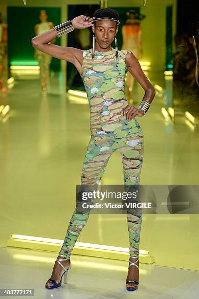 Model walks the runway during Movimento show at Sao Paulo Fashion Week Spring Summer 2014/2015 at Parque Candido Portinari on April 3, 2014 in Sao...