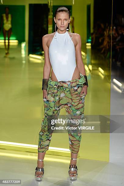 Model walks the runway during Movimento show at Sao Paulo Fashion Week Spring Summer 2014/2015 at Parque Candido Portinari on April 3, 2014 in Sao...