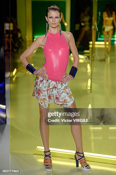 Model walks the runway during Movimento show at Sao Paulo Fashion Week Spring Summer 2014/2015 at Parque Candido Portinari on April 3, 2014 in Sao...