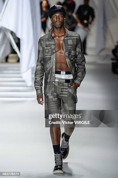 Model walks the runway during Ellus show at Sao Paulo Fashion Week Spring Summer 2014/2015 at Parque Candido Portinari on April 4, 2014 in Sao Paulo,...