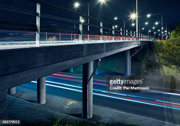 highway bridge at night - per mattisson stock-fotos und bilder