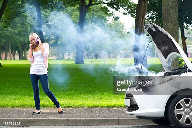 avaria no carro - capô de carro imagens e fotografias de stock