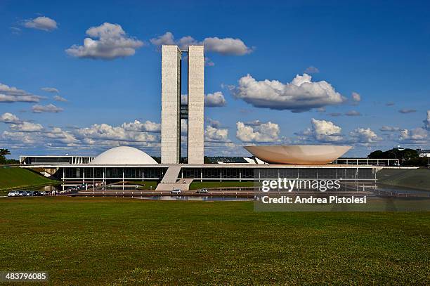 national congress palace in brazil - oscar niemeyer stock pictures, royalty-free photos & images