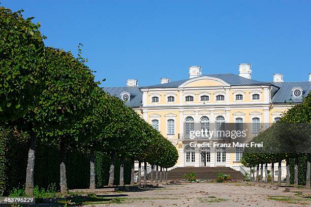 rundale palace and grounds - bauska stock-fotos und bilder