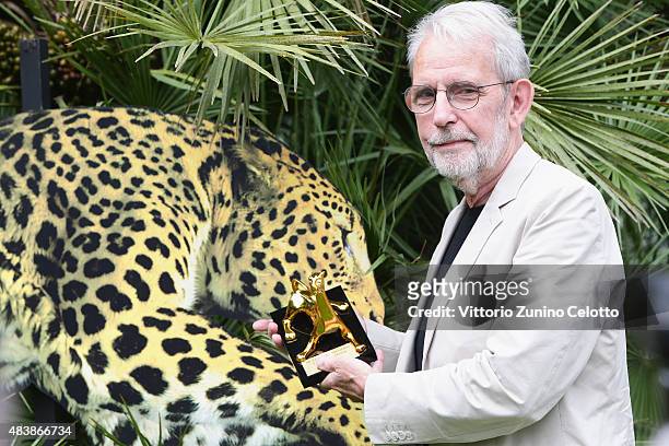 Walter Murch poses with the Vision Award on August 13, 2015 in Locarno, Switzerland.
