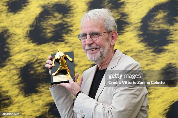 Walter Murch poses with the Vision Award on August 13, 2015 in Locarno, Switzerland.