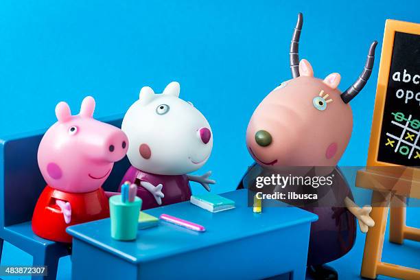 peppa pig animated television series characters: peppap, suzy, madame gazelle - good times tv show stock pictures, royalty-free photos & images