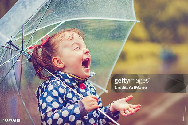 felice a pioggia - girl liquid foto e immagini stock