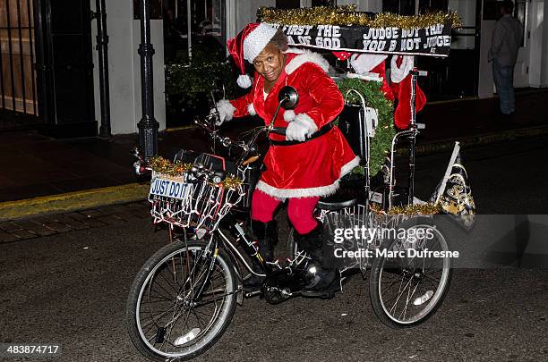 santa with god's message - new orleans christmas 個照片及圖片�檔