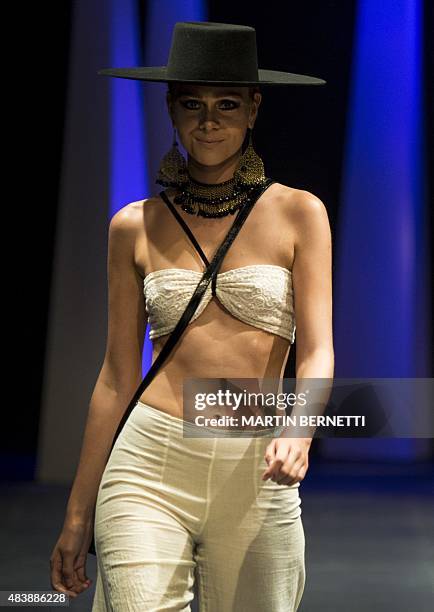 Model presents a creation by Lupe Gajardo during the 2015 spring-summer collection of the Mercedes Benz Fashion Week in Santiago, Chile, on August...