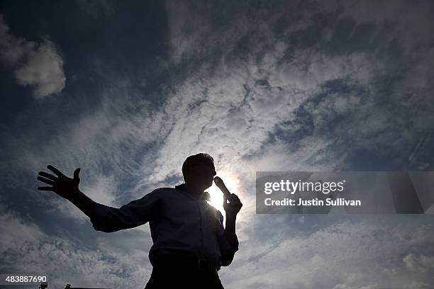 Democratic presidential hopeful and former Maryland Gov. Martin O'Malley speaks to fairgoers during the Iowa State Fair on August 13, 2015 in Des...