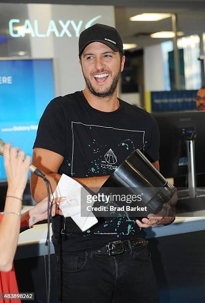 Luke Bryan takes a selfie with fans using the new Galaxy S6 edge+ at Best Buy in York to celebrate the unveiling of Samsungs newest devices, the...
