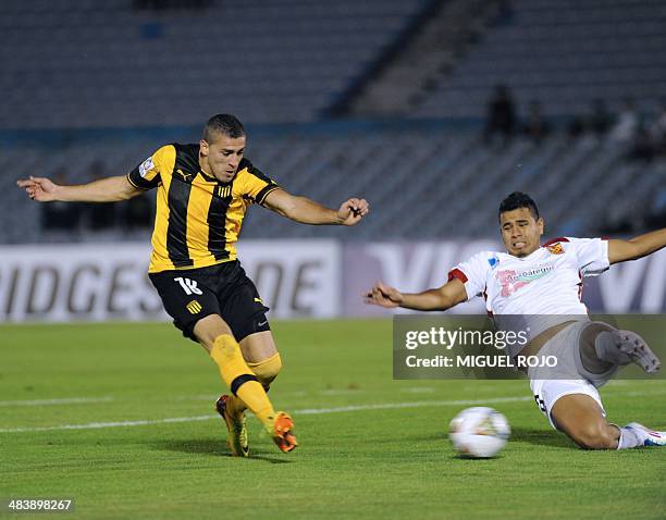 Uruguayan Penarol's Mauro Fernandez vies for the ball with Edgar Mendoza of Venezuelan Deportivo Anzoategui during their Libertadores Cup football...