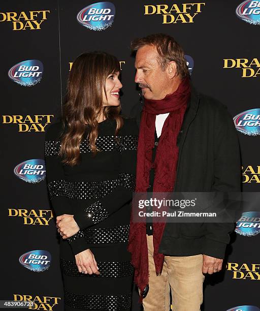 Jennifer Garner And Kevin Costner Photos and Premium High Res Pictures
