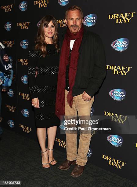 Jennifer Garner And Kevin Costner Photos and Premium High Res Pictures