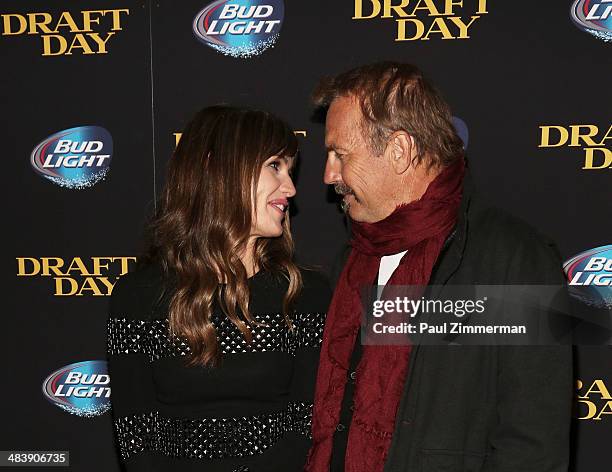 Jennifer Garner And Kevin Costner Photos and Premium High Res Pictures