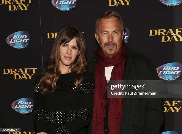 Jennifer Garner And Kevin Costner Photos and Premium High Res Pictures